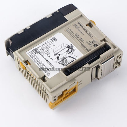 new Omron CJ1W-DA021 PLC Module