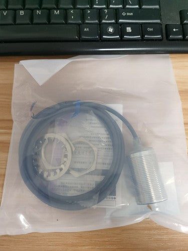 Omron E2B-M30KS10-WP-C1 Proximity Sensor One Free Shipping E2BM30KS10WPC1