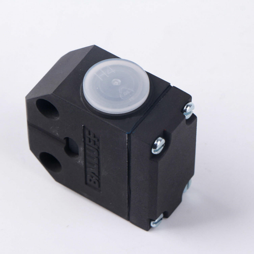 BALLUFF BNS006E BNS 819-100-R-11 Limit Switch One Free Shipping