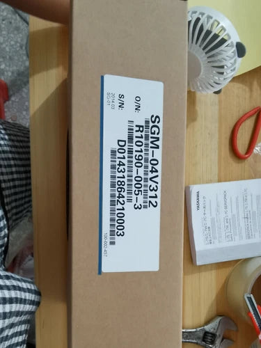 1PC Yaskawa SGM-04V312 Servo Motor ping SGM04V312