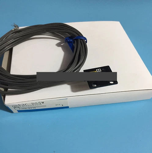 One Omron E3C-DS5W Photoelectric Switch E3CDS5W Free Shipping
