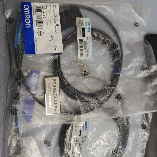 Omron E32-LT11N Fiber Optic Sensor E32LT11N One Free Shipping