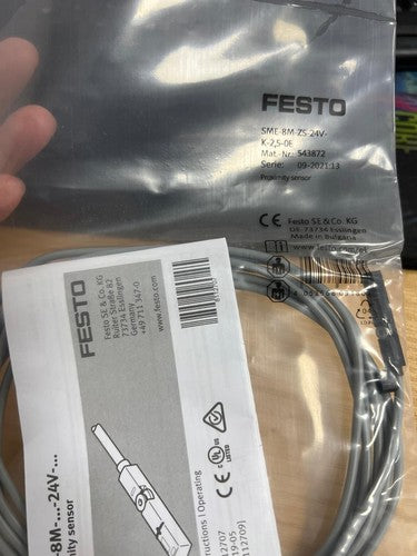 Festo SME-8M-ZS-24V-K-2.5-OE 543872 Magnetic Switch One SME8MZS24VK2.5OE