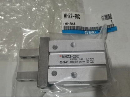 1PC SMC MHZ2-20C Cylinder MHZ220C Free Shipping
