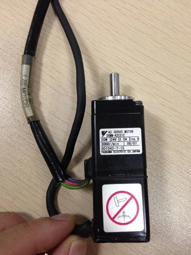 Yaskawa SGMM-A2C313 Servo Motor 1PC SGMMA2C313 ping