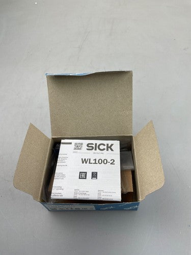 SICK WL100-2P4439 Photoelectric Sensor One Free Shipping WL1002P4439