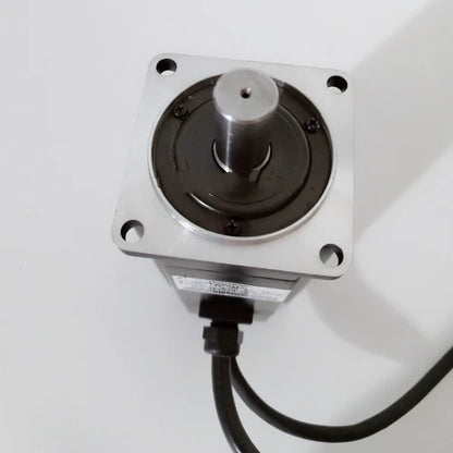 1PC Yaskawa SGM-04V312 Servo Motor ping SGM04V312