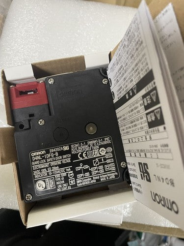 OMRON D4NL-1DFG-B Safety Door Switch D4NL1DFGB One Free Shipping