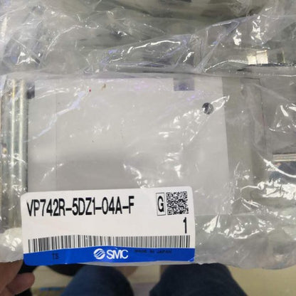 1PC SMC VP742R-5DZ1-04A-F Solenoid Valve VP742R5DZ104AF Free Shipping
