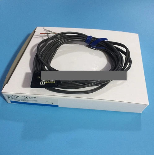 One Omron E3C-DS5W Photoelectric Switch E3CDS5W Free Shipping