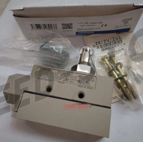 1PCS Omron ZE-Q22-2S Limit Switch Side Mount ZEQ222S