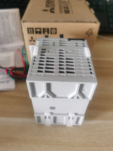 Mitsubishi FX5UC-64MT/D PLC One ping FX5UC64MT/D