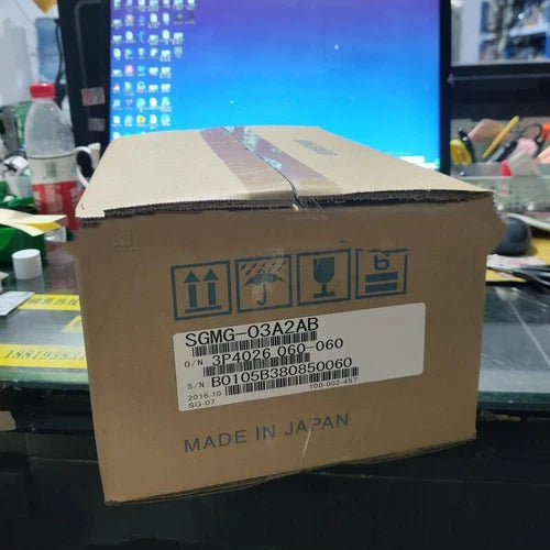 Yaskawa SGMG-03A2AB Servo Motor 1PC ping SGMG03A2AB