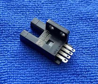 5PCS Omron EE-SX677 Photo Micro Sensor Free Shipping EESX677