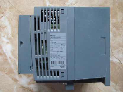 1PC Schneider ATV310HU22N4A frequency converter Three phase 380V