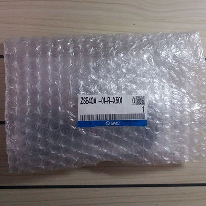 1PC SMC ZSE40A-01-R-X501 Pressure Switch ZSE40A01RX501 Free Shipping