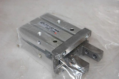 1PC SMC MHZ2-25D2 Cylinder MHZ225D2 Free Shipping