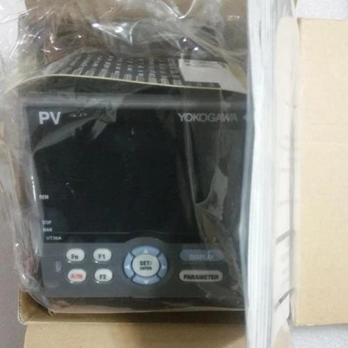 Yokogawa UT35A-000-11-00 Temperature Controller 1PC UT35A0001100
