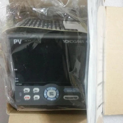 Yokogawa UT35A-000-11-00 Temperature Controller 1PC UT35A0001100