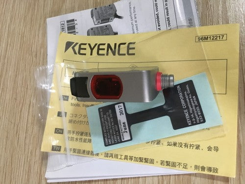 Keyence LR-ZB250CP Laser Sensor LRZB250CP ping 1PC