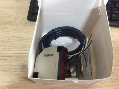 1PC Omron E3JK-R2M2 Photoelectric Switch Free Shipping E3JKR2M2
