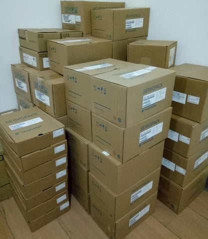 1PC  Yaskawa SGD7S-180A10A002 Servo Drive In Box ping