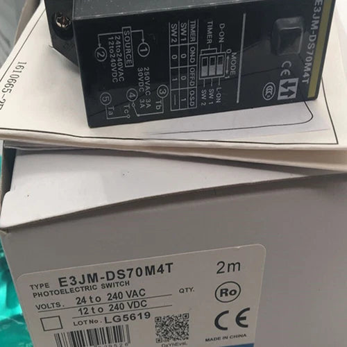 Omron E3JM-DS70M4T Photoelectric Switch One Free Shipping E3JMDS70M4T
