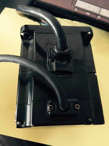 Yaskawa SGMP-01U312S Servo Motor 1PC ping SGMP01U312S