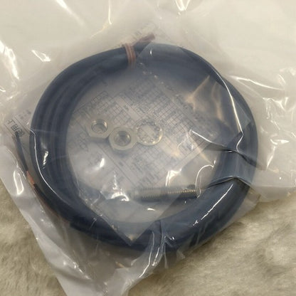 Omron E2E-X1R5E1-Z Proximity Switch Sensor One Free Shipping E2EX1R5E1Z