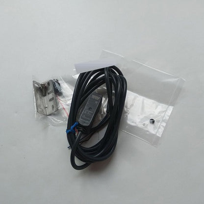 Omron E3S-AD61 Photoelectric Switch One E3SAD61 Free Shipping