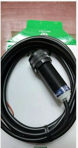 1PC Schneider XS4P18MA230 Proximity Sensor Free Shipping
