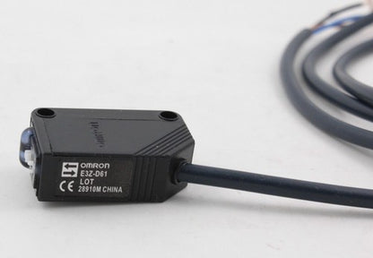 Omron E3Z-D61 Photoelectric Switch Sensor Free Shipping One E3ZD61
