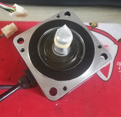Yaskawa SGMP-02U314CM Servo Motor 1PC ping SGMP02U314CM