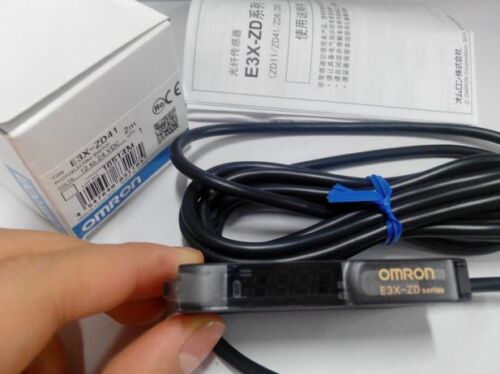 Omron E3X-ZD41 Photoelectric Switch 12-24VDC - New in Box - OMRON