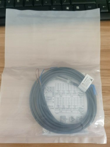 Omron E2E-X1R5Y1 Proximity Switch Sensor One Free Shipping E2EX1R5Y1