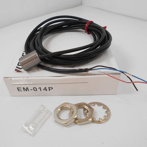 Keyence EM-014P Proximity Sensor EM014P Free Shipping 1PC