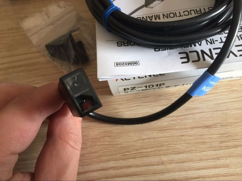 Keyence PZ-101P Photoelectric Sensor 1 Piece - KEYENCE