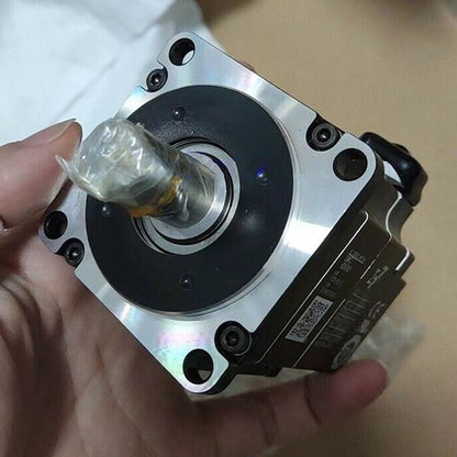 new 1PC Yaskawa SGM7J-02A7A21 Servo Motor In Box ping