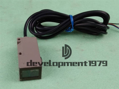 new One E3S-CR11 10-30VDC Omron Photoelectric Switch - OMRON