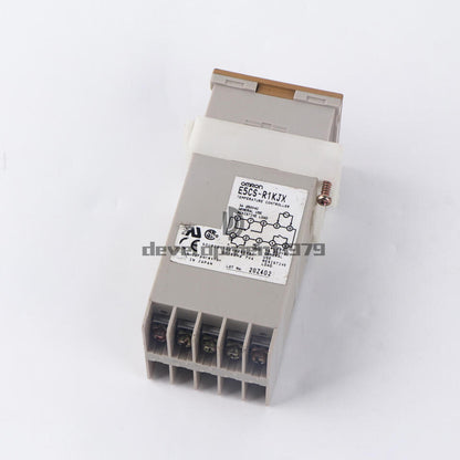 Omron E5CS-R1KJX Temperature Controller 100-240VAC Used - OMRON