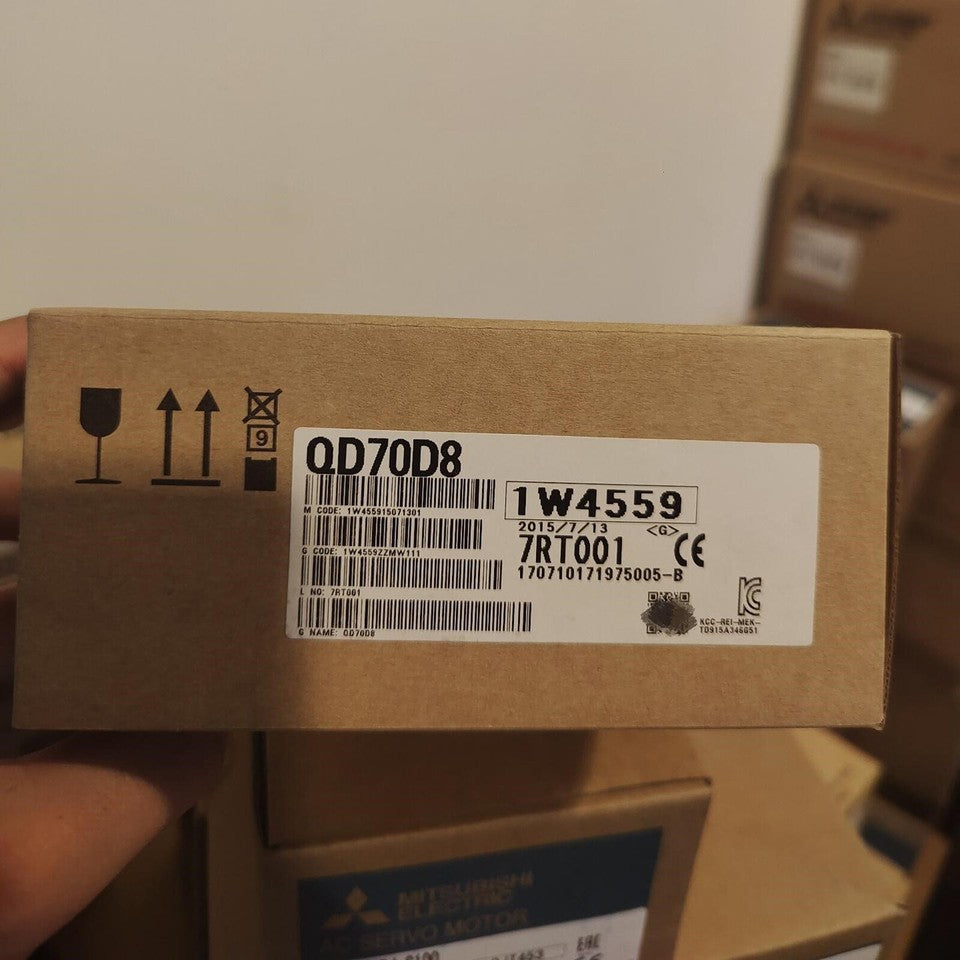new 1PC Mitsubishi QD70D8 PLC In Box ping