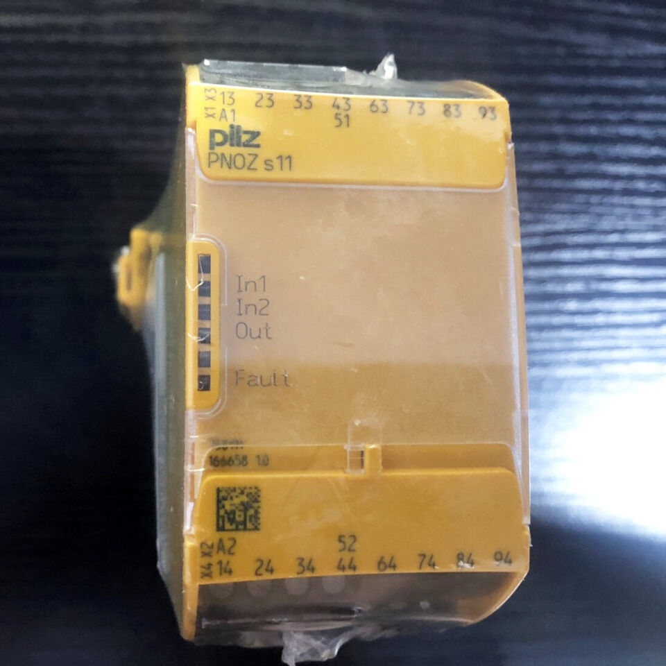 new 1PC  PILZ 750111 PNOZ s11 24VDC 8 1 Safety Relay ping