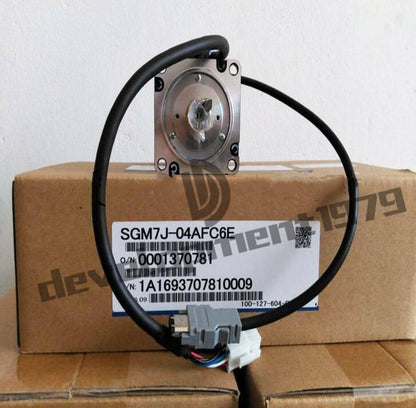 new One Yaskawa servo motor SGM7J-04AFC6E - YASKAWA