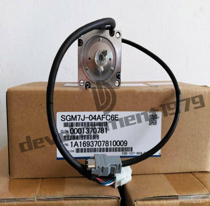 new One  Yaskawa servo motor SGM7J-04AFC6E