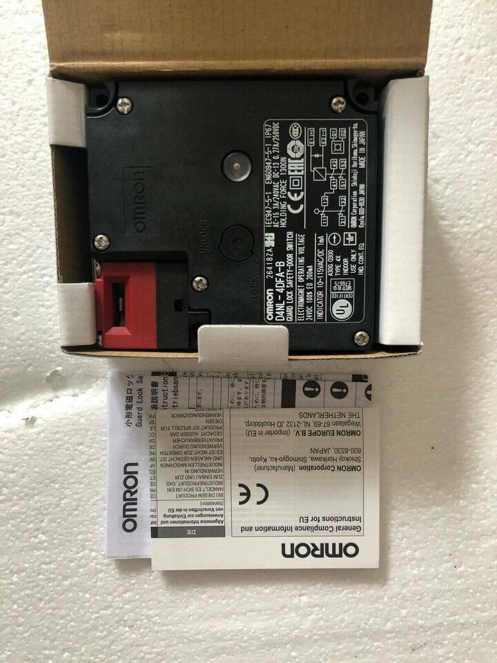 new OMRON D4NL-4DFA-B Safety Door Switch D4NL4DFAB One
