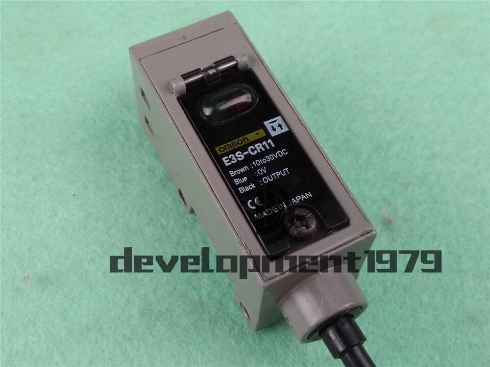 new One E3S-CR11 10-30VDC Omron Photoelectric Switch - OMRON