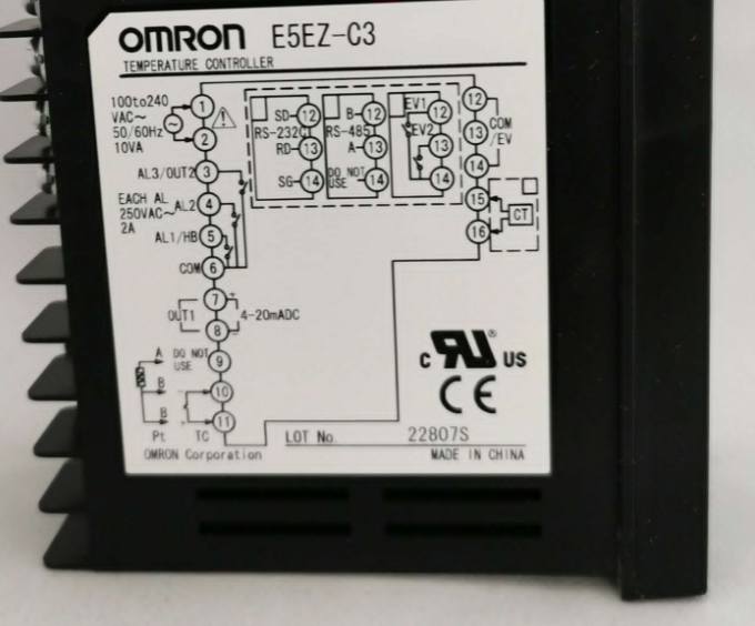 Omron E5EZC3 Temperature Controller - OMRON