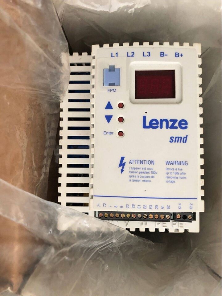 new 1PC  LENZE ESMD402L4TXA Inverter ping