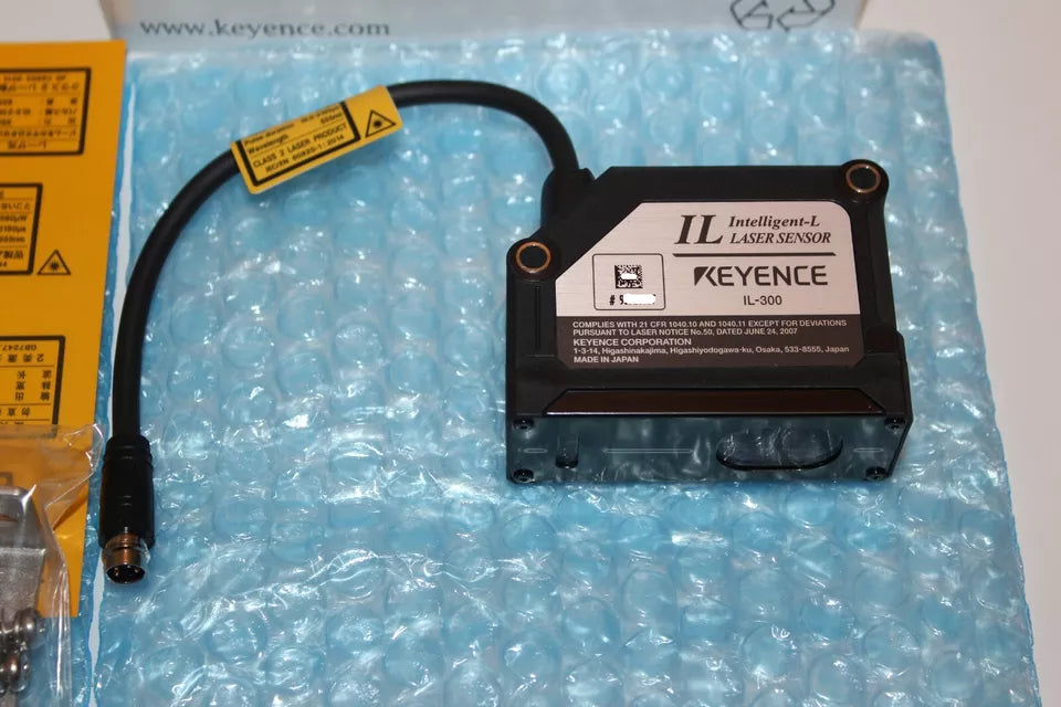 Keyence IL-300 Laser Sensor - Precision Measurement Technology - KEYENCE