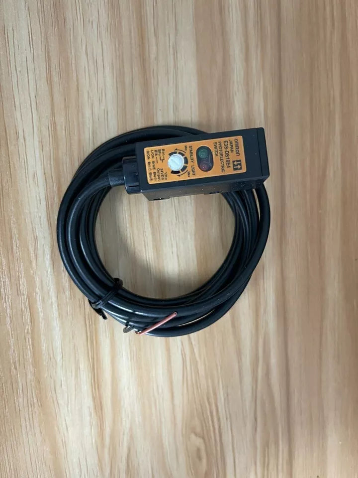 new Omron E3S-DS10E4 Photoelectric Switch One E3SDS10E4 - OMRON